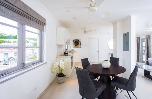 Old Trees Bay Apartment | Beachfront Luxury Condo - The One at The St. James