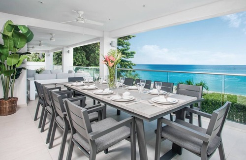 Old Trees Bay Apartment | Beachfront Luxury Condo - The One at The St. James