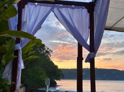 Penida Island Hotel | Beachfront Luxury Dome Villas - Gamat Bay Resort
