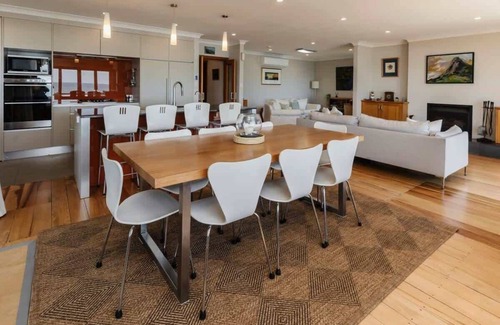 Oakura House | Beachfront Luxury Home in Oakura