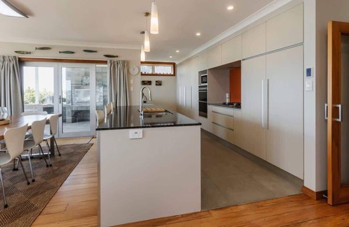 Oakura House | Beachfront Luxury Home in Oakura