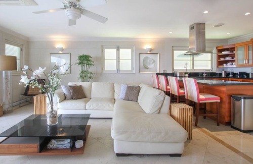 Old Trees Bay Apartment | Beachfront luxury modern 2-bed apt with pool