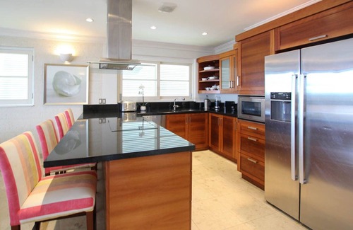Old Trees Bay Apartment | Beachfront luxury modern 2-bed apt with pool