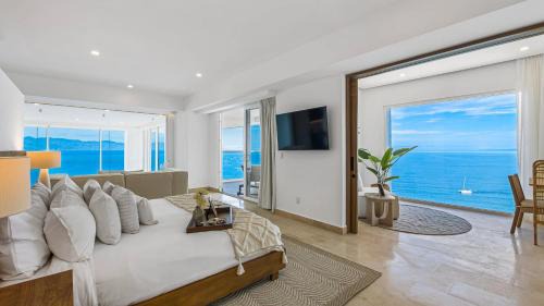 Las Glorias Apartment | Beachfront Luxury 4BR Penthouse with Incredible Ocean Views