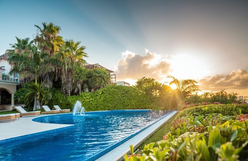 Zona Hotelera Villa | Beachfront Luxury Villa Best Exclusive Concierge Service Fully Equipped Gym