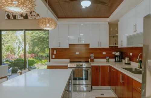 Parrita House | Beachfront-Luxury-Wildlife-Fast internet