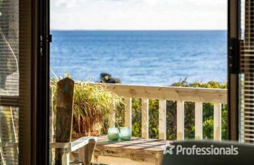 Peppermint Grove Beach House | Beachfront Mansion by Peppy Beach Retreats®