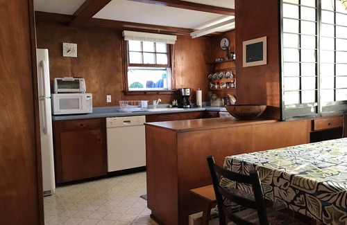 Monomoy Cottage | Beachfront Monomoy cottage right on the beach.