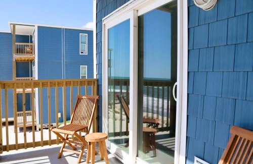 Sneads Ferry Apartment | Beachfront, Newly Renovated at Aqua Vista