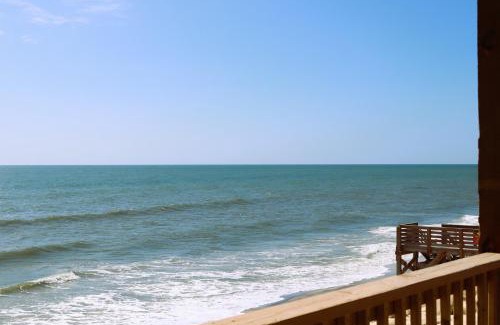 Sneads Ferry Apartment | Beachfront, Newly Renovated at Aqua Vista