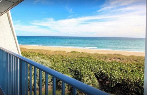 Hutchinson Island South Villa | Beachfront, ocean views, gated beach entry, walk to restaurants, boutique decor