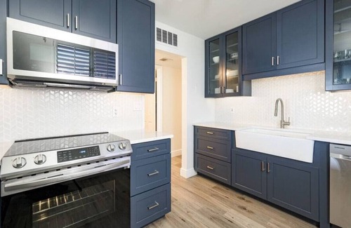 Glenwood Apartment | Beachfront Paradise *Pool *Tennis *Sauna