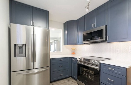 Glenwood Apartment | Beachfront Paradise *Pool *Tennis *Sauna