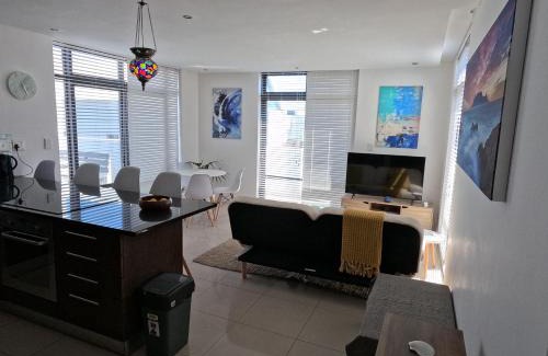 Big Bay Apartment | Beachfront Penthouse with patio and free parking