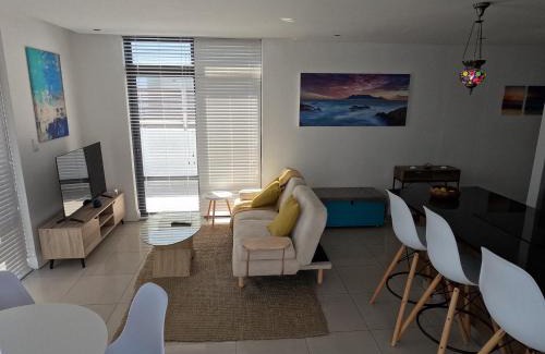 Big Bay Apartment | Beachfront Penthouse with patio and free parking
