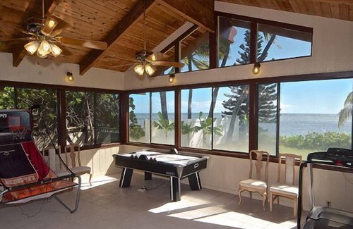 Kuliouou - Kalani Iki House | Beachfront | Pool | Game Room | AC | Honolulu | Augst/sept mth special $11000