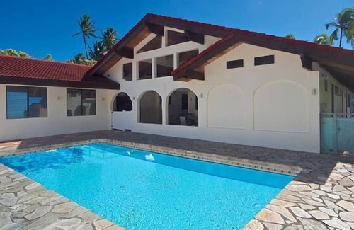 Kuliouou - Kalani Iki House | Beachfront | Pool | Game Room | AC | Honolulu | Augst/sept mth special $11000