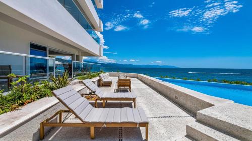 Las Glorias Apartment | Beachfront, Private Pool, Theatre Room, Views!