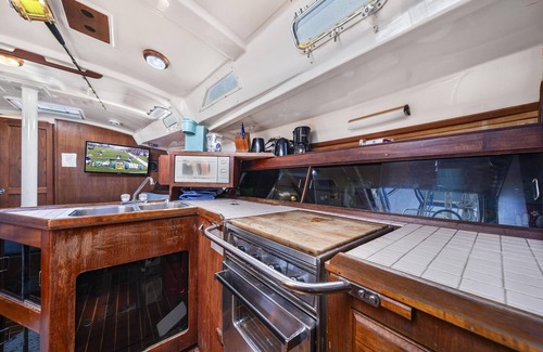 Centro - Supmza 001 Boat Rental | Beachfront Private Sailboat w/AC and bathroom