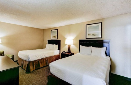 Virginia Beach Hotel | Beachfront Resort! 1 Bedroom Oceanfront room at Beach Quarters Resort
