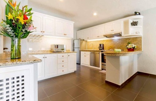 Centro Condo | Beachfront Retreat with Patio, BBQ Grill and Pools