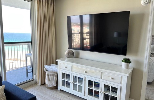 Destin Apartment | Beachfront Retreat- "The Getaway"
