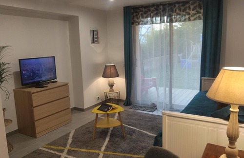 Port District Apartment | Beachfront studio with pool.