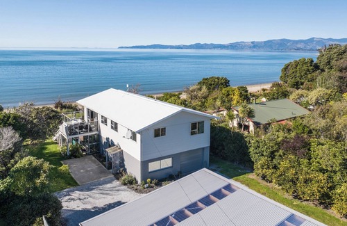 Parapara House | Beachfront Sanctuary - Parapara Holiday Home
