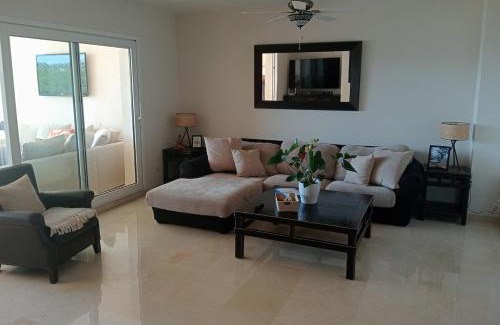 Marbella Apartment | Beachfront spacious 4-Bed Apartment, Los Granados
