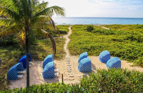 Palm Beach Shores Apartment | Beachfront Studio w/Ocean Views