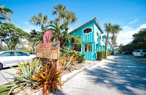 Palm Beach Shores Apartment | Beachfront Studio w/Ocean Views