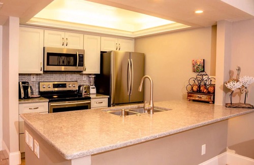 Sanibel Hotel | Beachfront Stay | Garden Views, Biking, Island Dining & Sunset Walks