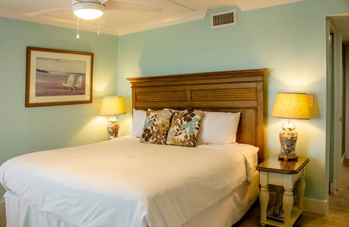 Sanibel Hotel | Beachfront Stay | Garden Views, Biking, Island Dining & Sunset Walks