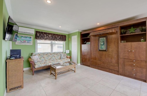 Pompano Beach Apartment | BEACHFRONT Studio Condo