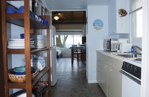 Punaluu Cottage | Beachfront Studio Cottage