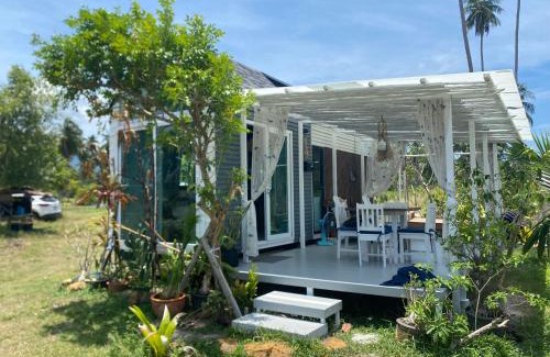 Lipa Noi House | Beachfront Tiny House, Koh Samui, Thailand with FREE Rowboat