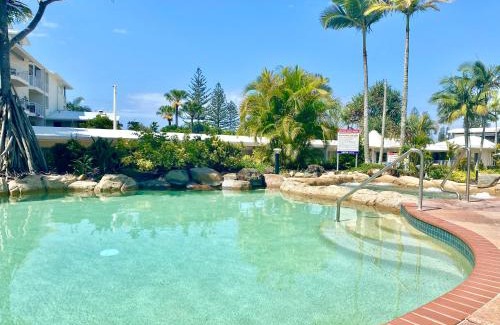 Alexandra Headland Apartment | Beachfront Top Floor Resort Queen Studio at Alex Beach Resort