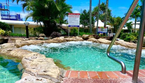 Alexandra Headland Apartment | Beachfront Top Floor Resort Queen Studio at Alex Beach Resort