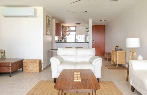 Mediania Baja Villa | Beachfront Top Floor with Stunning Oceanview