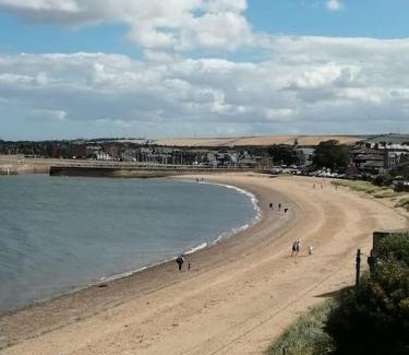 Fisherrow Apartment | Beachfront Treasure