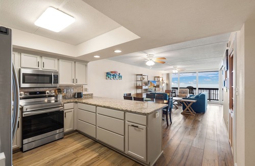 Port Aransas Condo | Beachfront Views! Two Bedroom/Two Bath | Private Boardwalk to Beach, Resort Pool