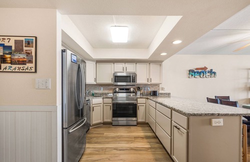 Port Aransas Condo | Beachfront Views! Two Bedroom/Two Bath | Private Boardwalk to Beach, Resort Pool