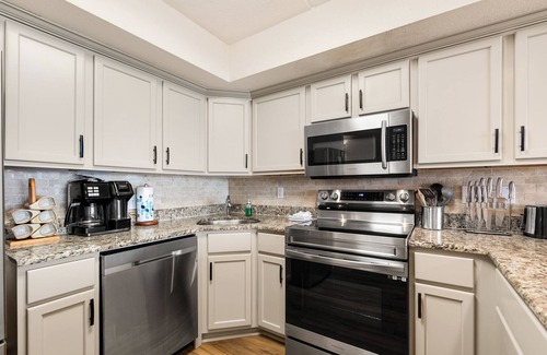 Port Aransas Condo | Beachfront Views! Two Bedroom/Two Bath | Private Boardwalk to Beach, Resort Pool
