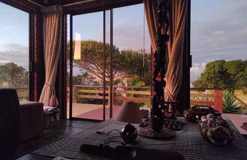 Jeffreys Bay Apartment | Beachfront Villa Africa Queen Jeffreys