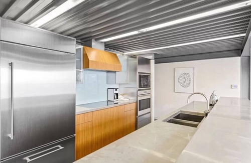Western Malibu House | Beachfront Villa Broad Beach w/direct beach access