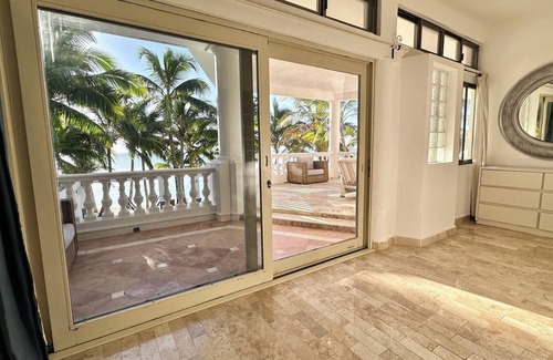 Soliman Bay Villa | BEACHFRONT VILLA ON WHITE SAND BEACH AND CHEF SERVICE AVAILABLE