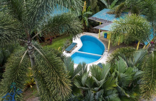 Puerto Viejo de Talamanca Ski Chalet | Beachfront Villa Seabreeze with AC & Pool