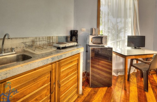 Puerto Viejo de Talamanca Ski Chalet | Beachfront Villa Starfish with AC & Pool