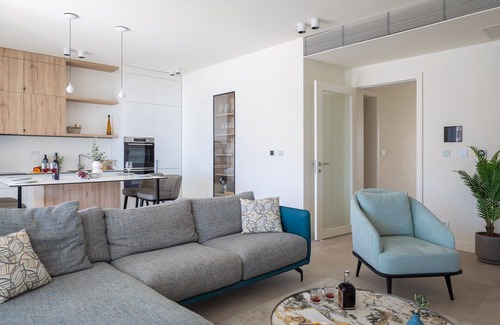 Sevid Villa | Beachfront Villa Sea Colors with Pool