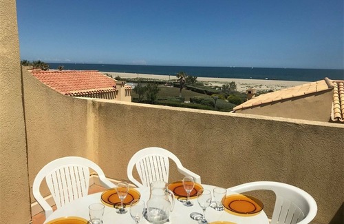 Port Leucate Villa | Beachfront Villa with Terrace, Parking, and 4 Single Beds - Sleeps 4